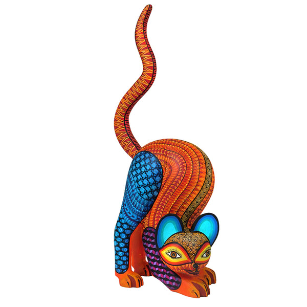 Ivan Fuentes: Cat Woodcarving