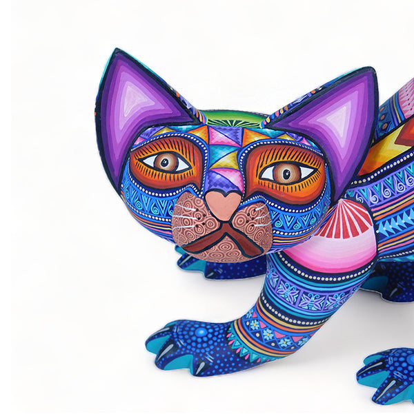 Magaly Fuentes & Jose Calvo: Curious Cat Woodcarving