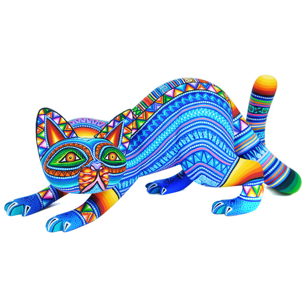Magaly Fuenter: Beautiful Cat Woodcarving
