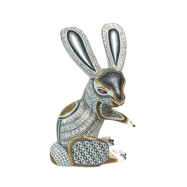 Manuel Cruz: Exquisite Little Rabbit Woodcarving