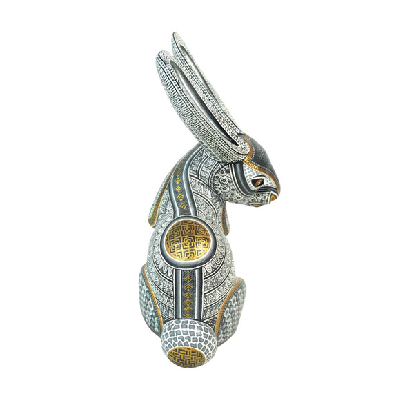 Manuel Cruz: Exquisite Little Rabbit Woodcarving