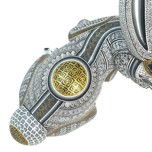 Manuel Cruz: Exquisite Little Rabbit Woodcarving