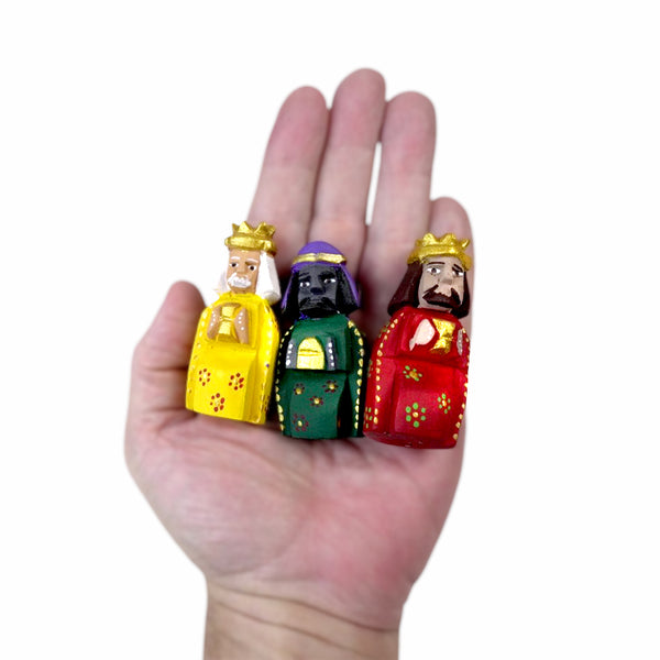 Justo Xuana: Nativity Creche Woodcarved