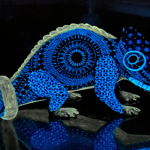 Saul Aragon: Glow in the Dark Chameleon Woodcarving