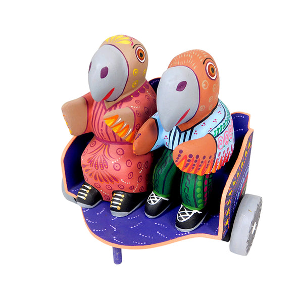 Socorro Roque: Parrots Uber Woodcarving