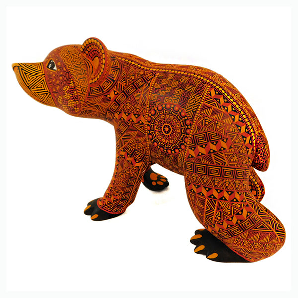Anel Shunashi: Bear Woodcarving