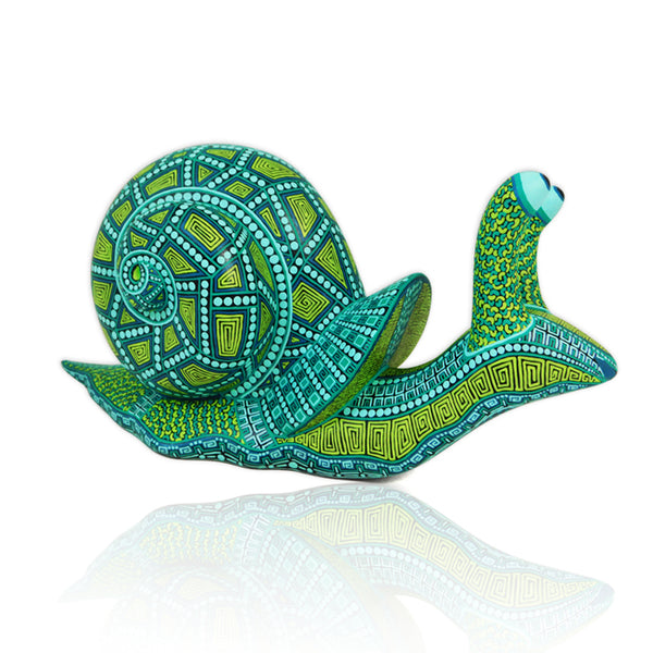 Anel Shunashi: Emerald Snail Woodcarving