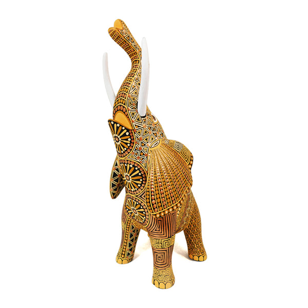 Anel Shunashi: Golden Elephant Woodcarving