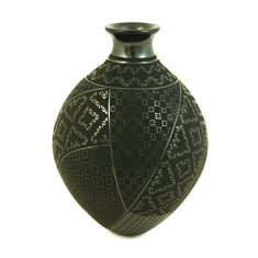 Tati Ortiz: Black on Black Olla | Sandia Folk