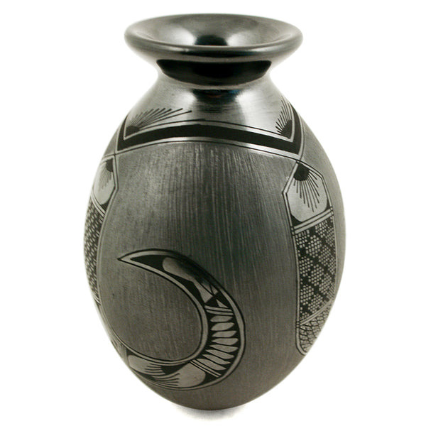 Susy Martinez: Black on Black Etched Olla