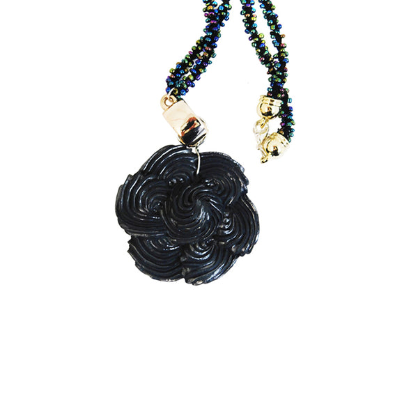 Barron Negro: Flower Pendant