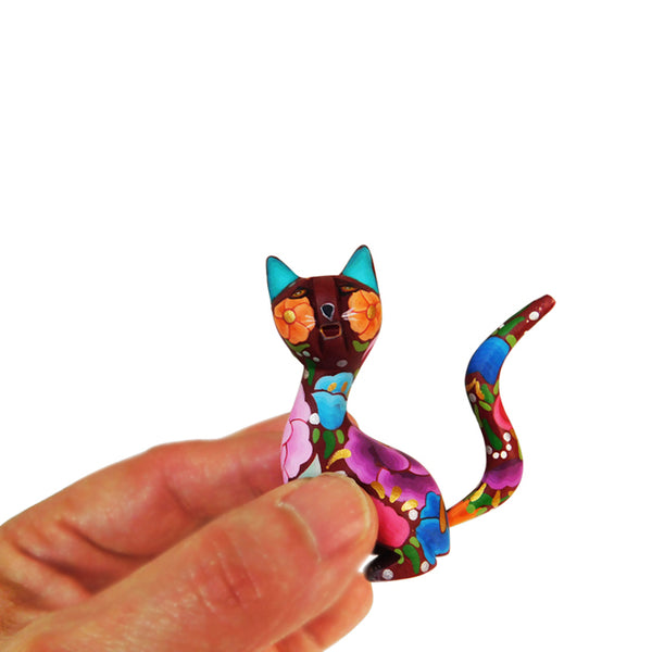 Javier Jimenez: Miniature Cat Woodcarving