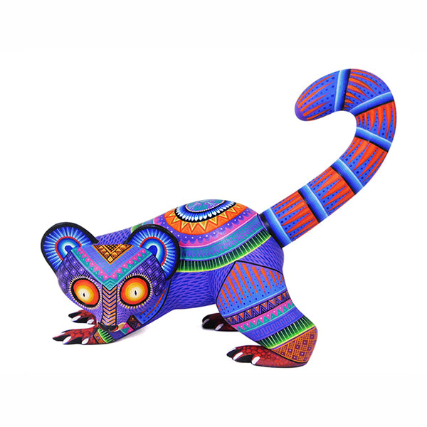 Julia Fuentes: Lemur Woodcarving