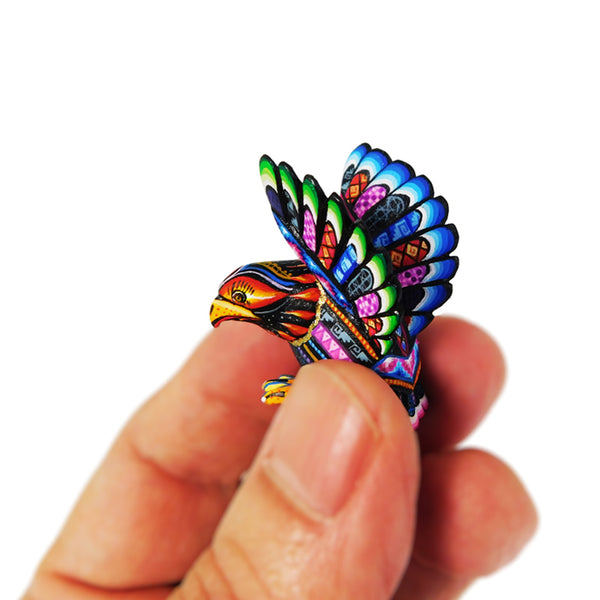 Lucero Fuentes: Impressive Micro Miniature Eagle