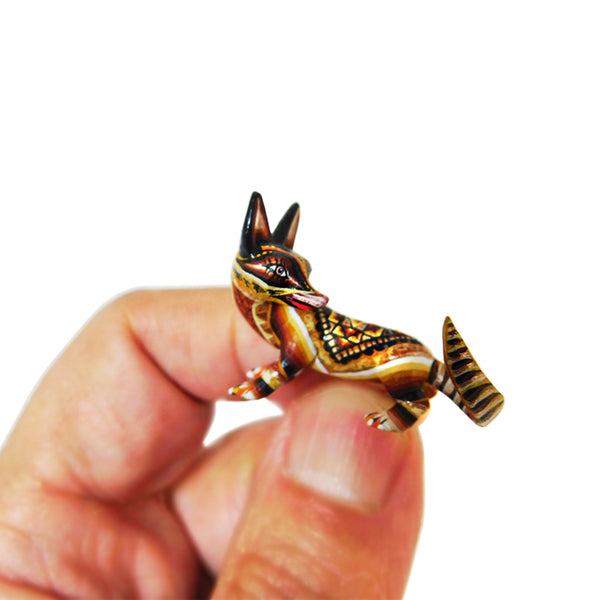 Lucero Fuentes: Micro Miniature Fox Woodcarving