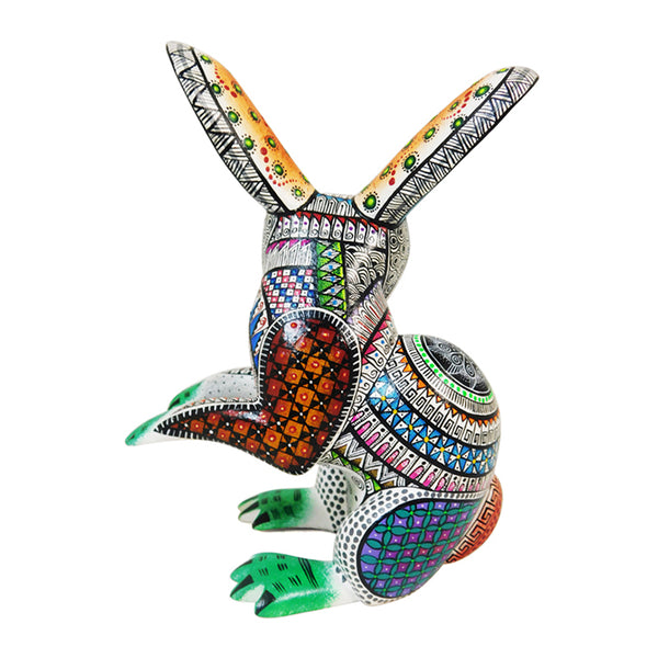 Manuel Cruz: Little Rabbit Woodcarving