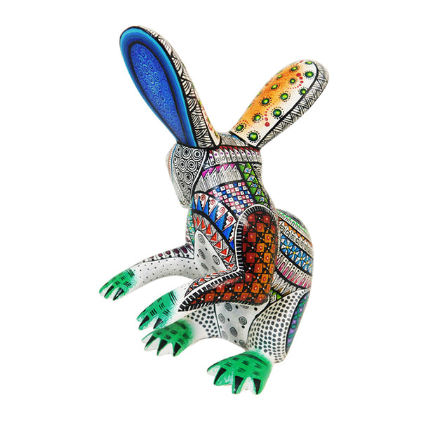 Manuel Cruz: Little Rabbit Woodcarving