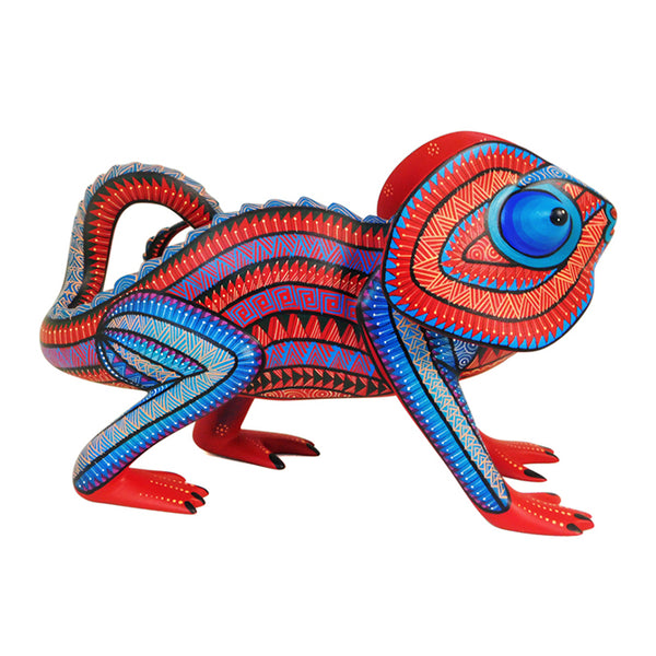 Laura Jimenez: Chameleon Woodcarving
