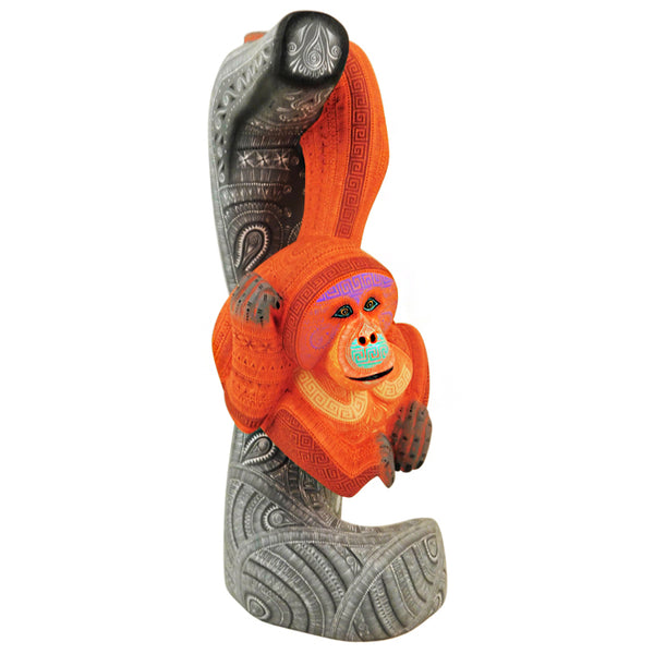 Rocio Fabian: Spectacular Orangutan Woodcarving