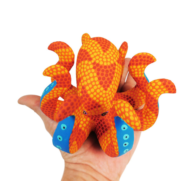 Saul Aragon: Little Octopus Woodcarving